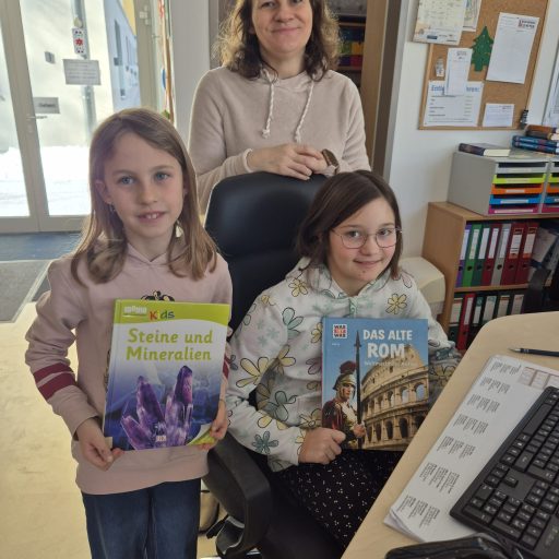 Im Jänner waren Johanna und Lena unsere Bibliothekarinnen 
