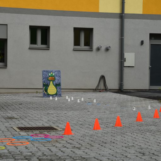 Bewegungsparcours mit Drachenfütterung