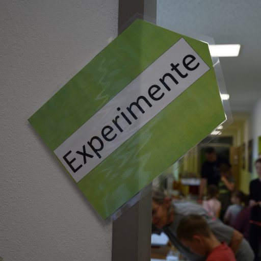 Hier gehts zu unseren Experimente-Stationen!