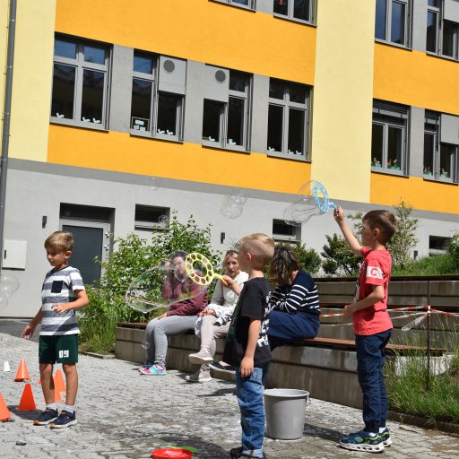 Großen Spaß machten auch unsere Seifenblasen