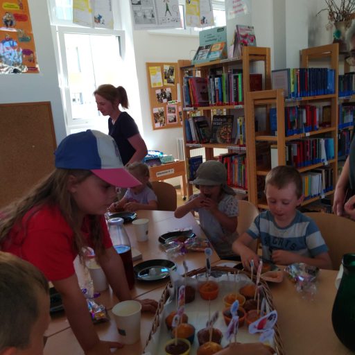 Eine Jause mit Muffins und Saft hatten sich unsere Schatzsucher redlich verdient!